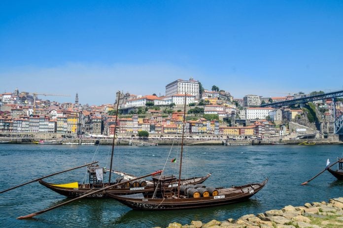 PORTO CITY GUIDE - Wrong Weather